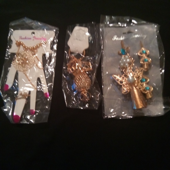 Jewelry - Great Jewelry Bundle Bracelet with Ring, Keychain and Hair accessory set
